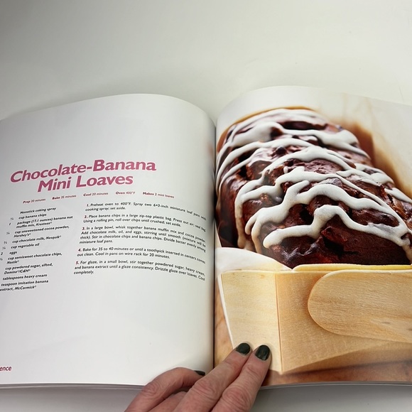Cookbook - Bake Sale  Cookbook - Sandra Lee - Picture 7 of 9